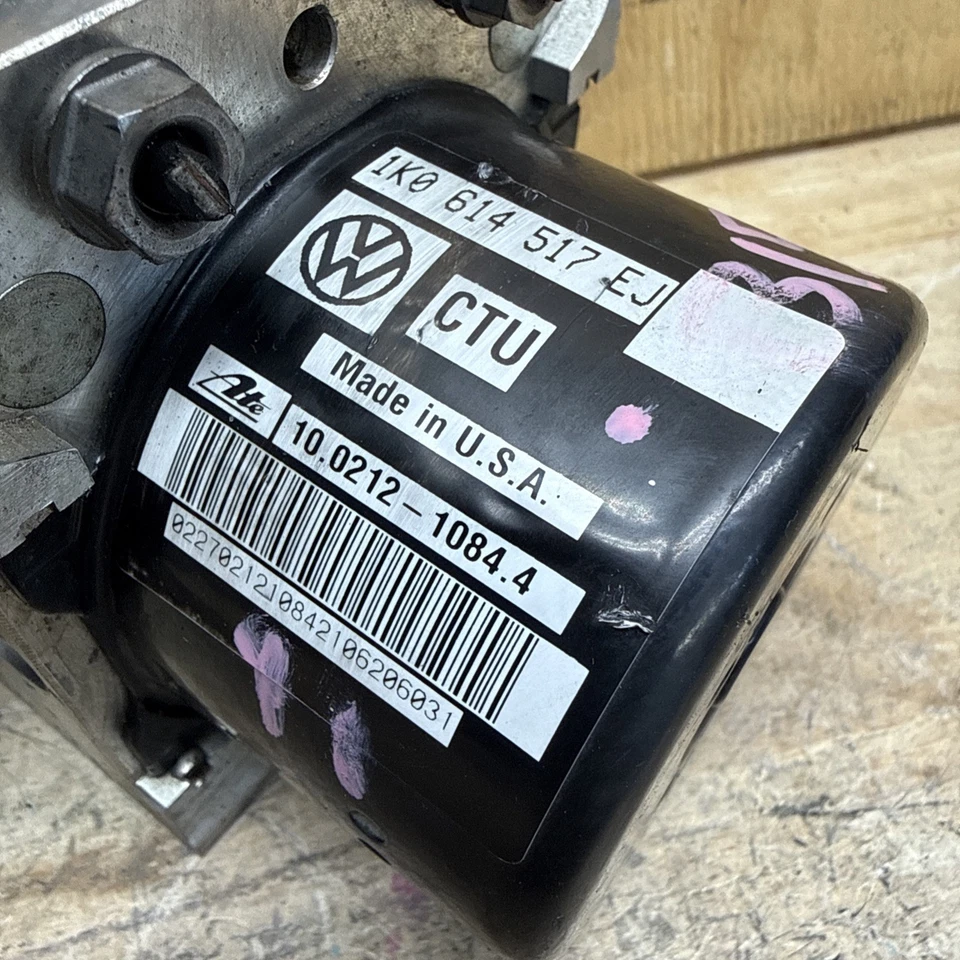 Volkswagen Passat ABS Anti-Lock Brake Pump 2015-2018 1K0614517EJ OEM Foto 3 de 4