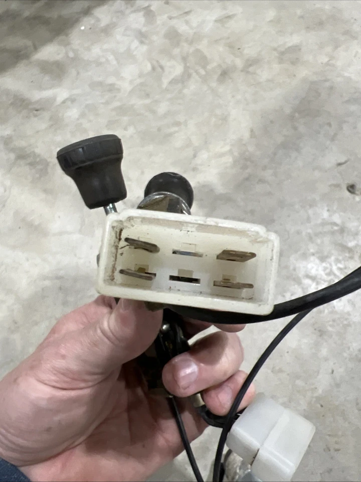 Interruptor de faros y limpiaparabrisas iluminado DATSUN 620 SDATSUN 620 Foto 4 de 4