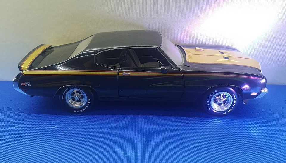COCHE BUICK GSX 1971 1/18 ERTL NEGRO Y ORO - Imagen 3 de 4