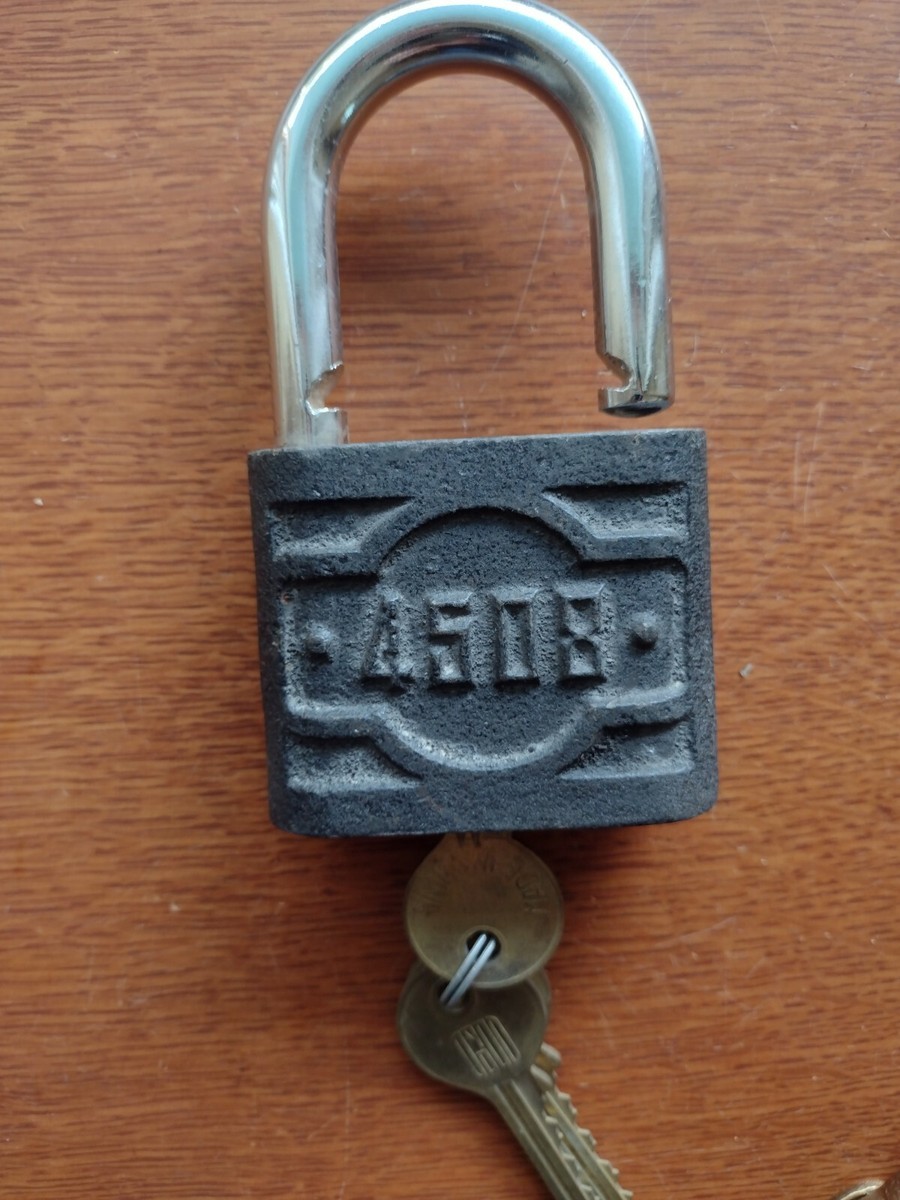 Vintage Cast Iron Heavy Duty Working Golddoor Padlock with Three
