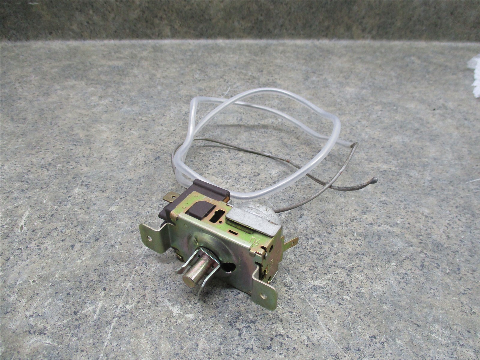 MAGIC CHEF REFRIGERATOR THERMOSTAT PART # 61002085