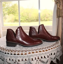 BareTraps Avril ladies mahogany booties new without box size 8.5 M