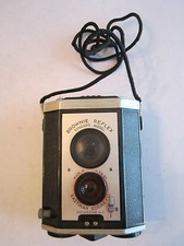 VINTAGE BROWNIE REFLEX SYNCHRO MODEL CAMERA - EASTMAN KODAK - IN CASE - TUB OFC