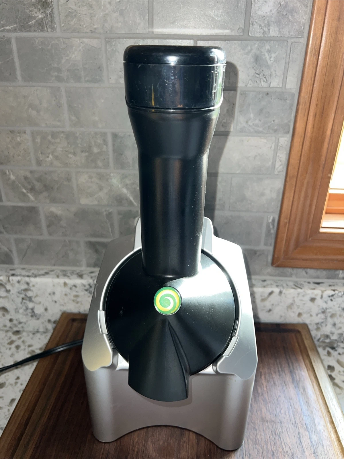 Yonanas 901 Electric Healthy Frozen Fruit Dessert Treat Maker. Works Great🌟🌟