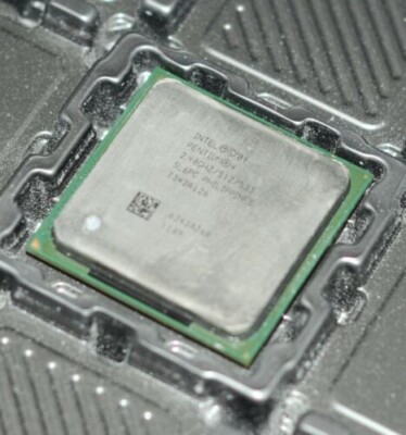 Intel Pentium 4 P4 2.4GHz SL6PC SL6RZ 512 KB 533MHz Socket 478/N CPU Processor