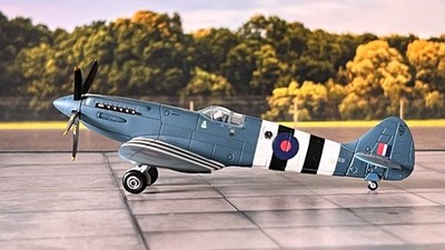 CORGI AA38702 - SPITFIRE PR.XIX, PM631, BATTLE OF BRITAIN MEMORIAL FLIGHT