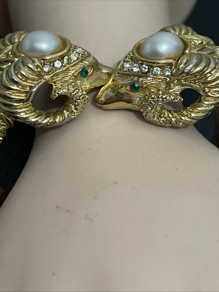 VTG Signed Craft Double Ram Heads Gold Tone Pearl Cabs Cuff Bracelet Green Eyes - Image 2 of 4