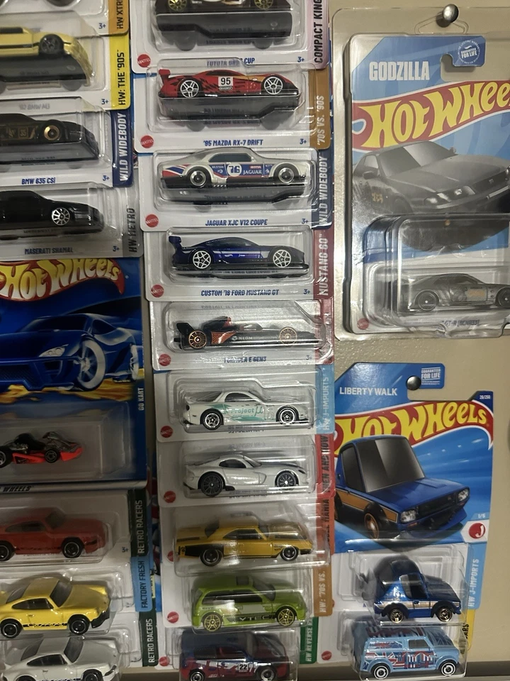Hot Wheels Lot With Premium Euros Speed Set Including Mainlines and Exclusive Cd - Image 4 of 4
