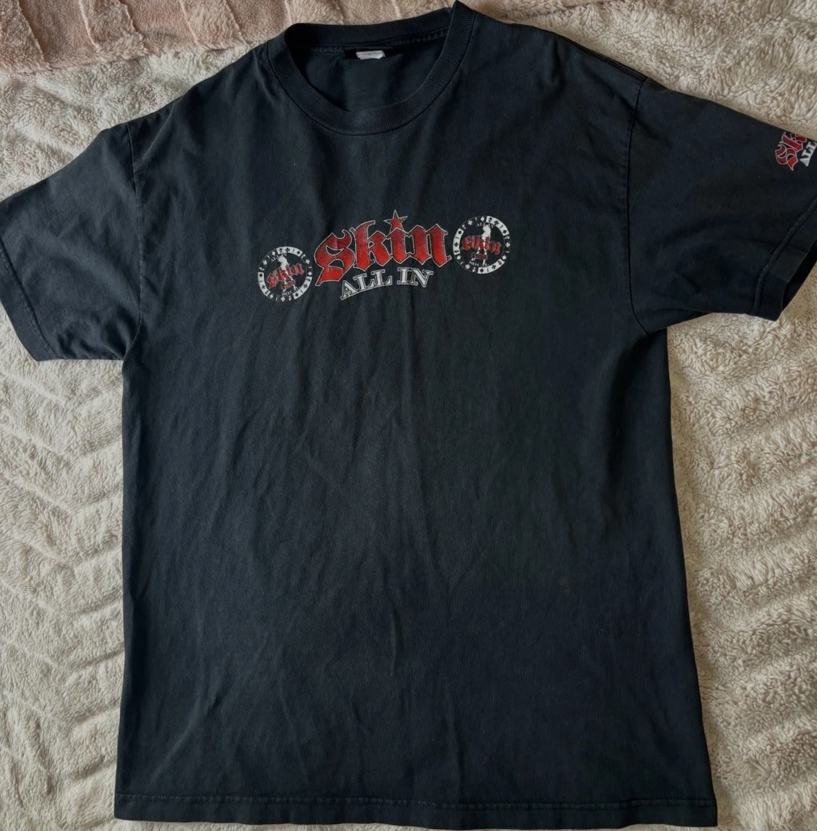 【SKIN/スキン】 WRITING Tシャツ Skins - White T-Shirt – MerchNow