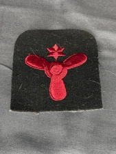RCN Trade Badges 1910-1953 Leading Stoker Red on black (002)