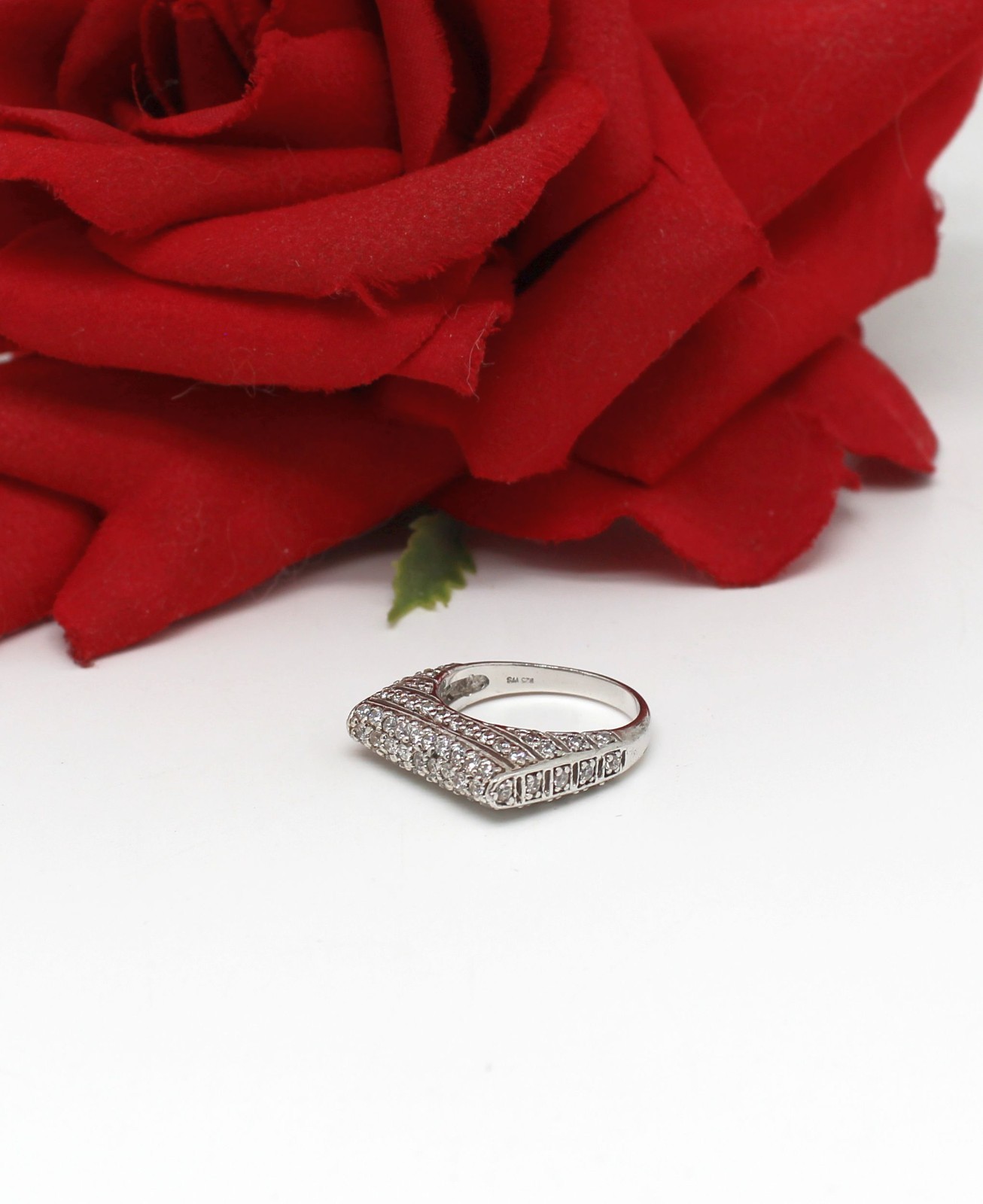 Sterling Silver Sparkling CZ  Cocktail  Ring Size 7 5.21g  CAT RESCUE