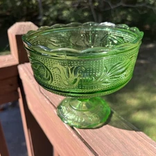 E.O. Brody Co. M6000 CLEVELAND O. USA Emerald Green Glass Footed Trinket Bowl