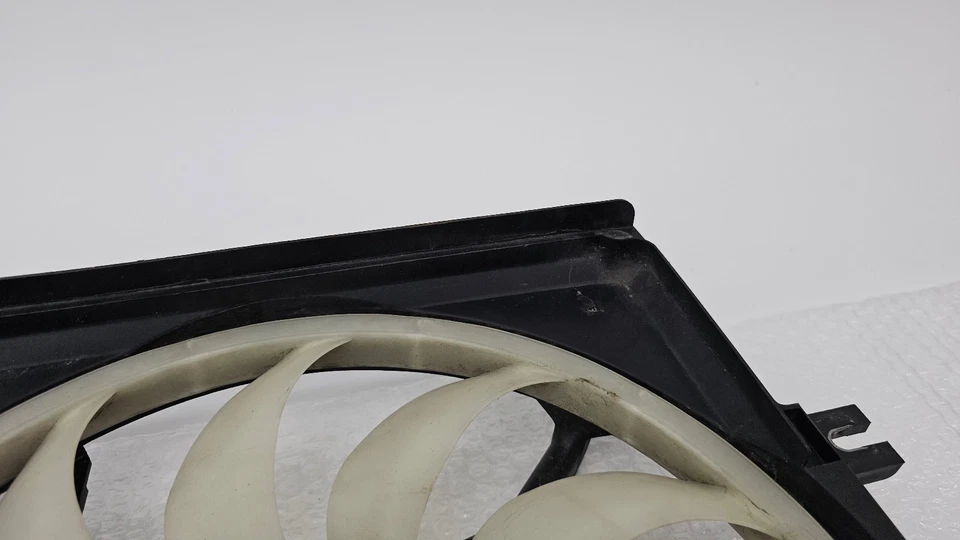 2014-2018 Subaru Forester 2.5L Engine Radiator Cooling Fan Motor & Shroud OEM - Image 4 of 4