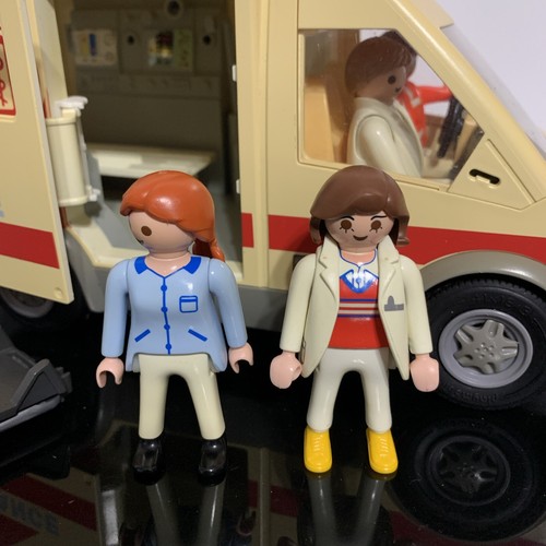 Vintage 2004 Playmobil 4221 Ambulance w/ Working Lights + 7 Figures - Picture 4 of 13