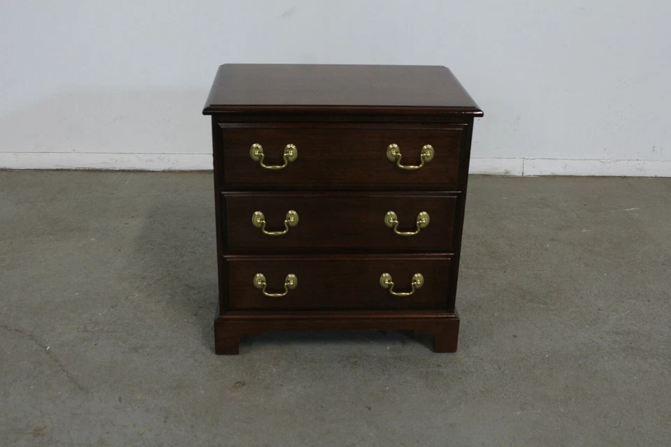 Mesita de noche vintage de caoba georgiana/cofre plateado con 3 cajones Foto 4 de 4