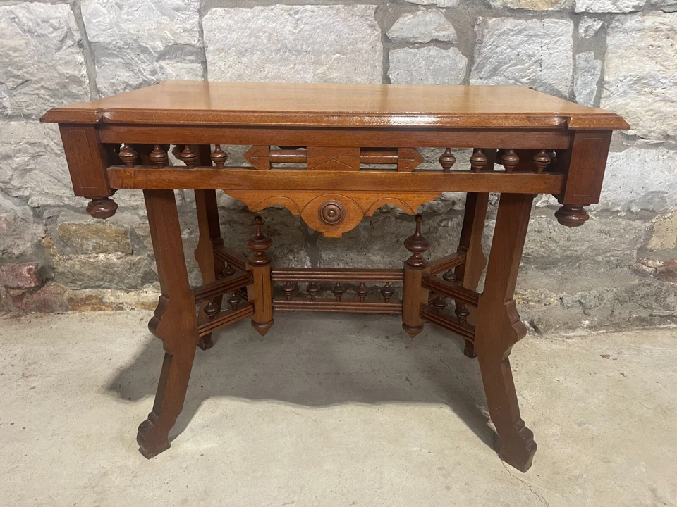 Antigua mesa victoriana de movimiento estético de los años 1880 Foto 2 de 4