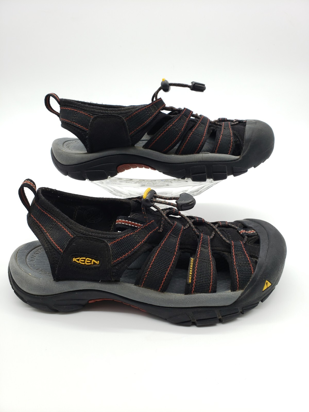 KEEN donna nero rosso Newport sandalo scarpa sportiva sportiva US 8 5