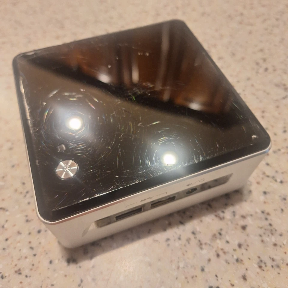 Intel NUC 5i7RYH, I7-5557u; 16 GB RAM; 256 GB m.2 SSD; WiFi; Linux Mint 22 OS - Image 2 of 4