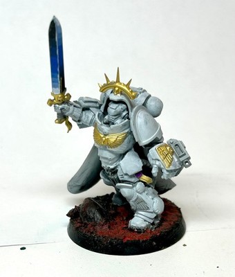 Warhammer 40K Space Marine Captain in Gravis Armour   Dark Imperium (8th Ed)