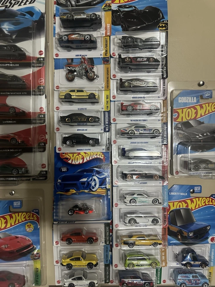 Hot Wheels Lot With Premium Euros Speed Set Including Mainlines and Exclusive Cd - Image 3 of 4