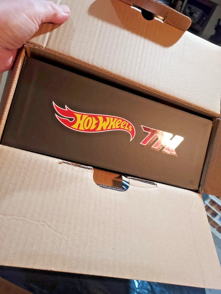 2023 Hot Wheels RLC Exclusive Super Treasure Hunt Empty Display Box /2000 No Car - Image 3 of 4