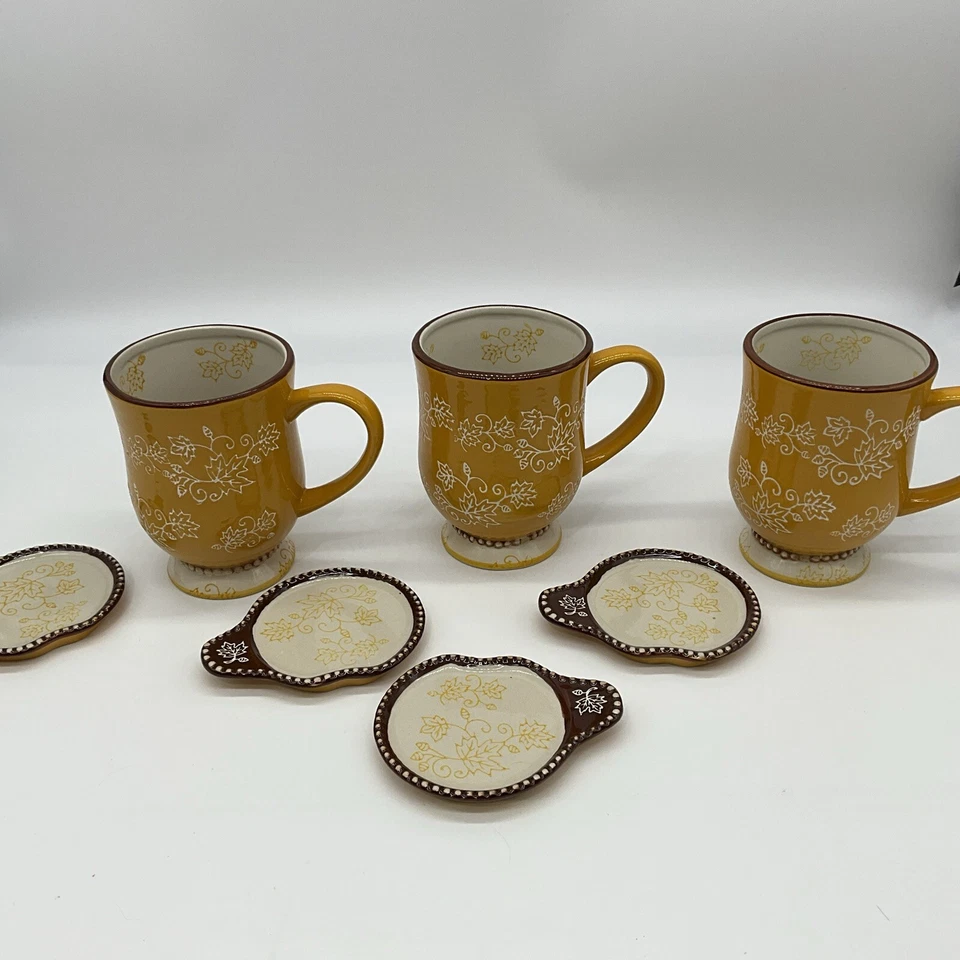 Juego de 3 tazas Tentations floral de encaje amarillo mostaza con 4 posavasos/tapas Foto 3 de 4