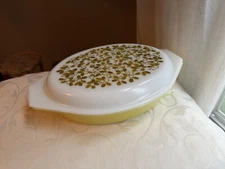 Vintage 1960’s Green Verde Pyrex Split Casserole 1 1/2 QT