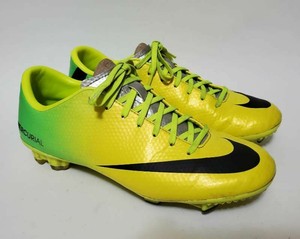 low top soccer cleats