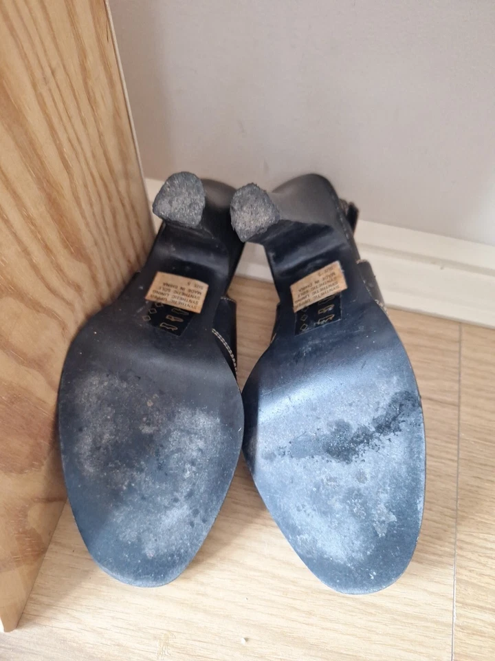 Zapatos negros de tacón alto con punta abierta talla 5 Foto 4 de 4