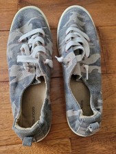 Maurices Mariah Women's 11 Camo Canvas Sneakers Casual Lightweight Lace-Up