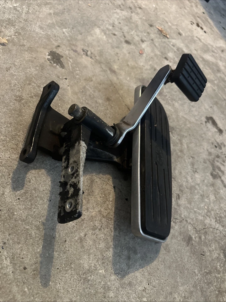 96-98 YAMAHA ROYAL STAR XVZ1300A RIGHT FOOT BOARD REAR BRAKE MASTER - Image 2 of 4