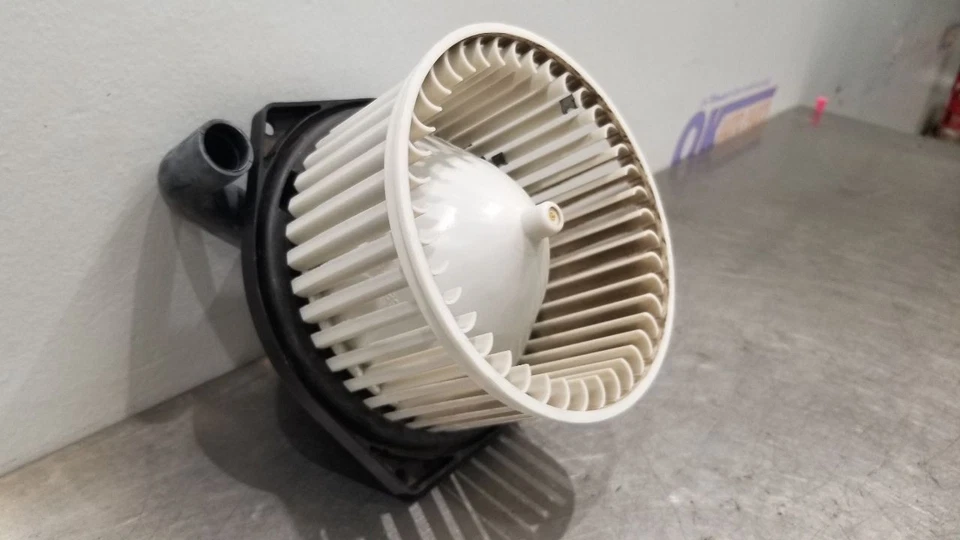 05 CHEVY SSR TEMPERATURE HVAC BLOWER MOTOR - Image 4 of 4