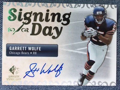 GARRETT WOLFE 07 SP ROOKIE THREADS SIGNING DAY ROOKIE AUTOGRAPH Chicago Bears