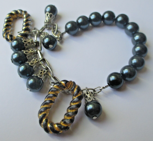 Bracelet Fantaisie Rétro En Perles D'hématite Et Résine Avec Pampilles Dorées - État Impeccable