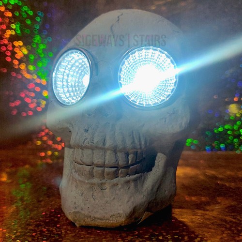 3.5" PLASTER SKULL W/ SOLAR LIGHT EYES Halloween garden ornament horror evil NEW - Picture 11 of 18