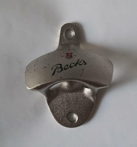Becks Bier Flaschenöffner Wandhalterung Metall Neu Kapsel Heber Opener Bar OVP
