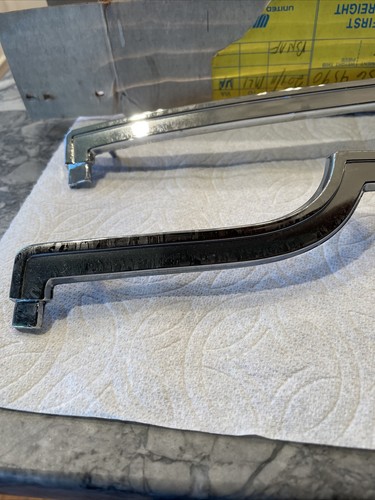 NOS GM 231666/231667 1974 Oldsmobile Delta 88 Custom Cruiser Fender Mouldings OE - Picture 2 of 7