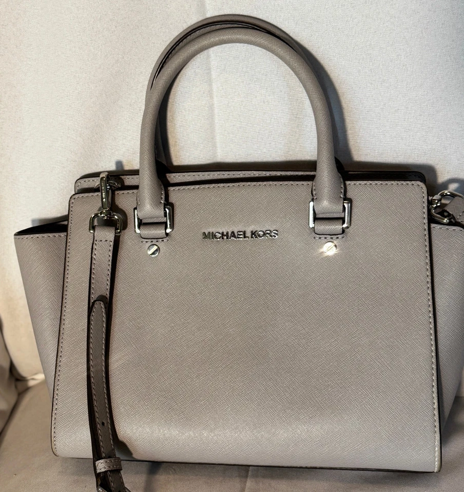 MICHAEL KORS серый 'Сельма', кожаный Med трансформируемый чехол, через плечо Рекомендуемая розничная цена производителя $398 - Изображение 2 из 4