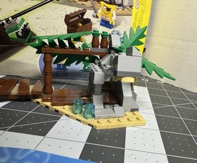 LEGO SpongeBob SquarePants: The Flying Dutchman (3817) 99% Complete Lantern Miss