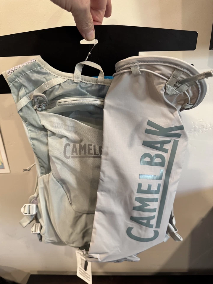 Chaleco de hidratación para correr Camelbak Zephyr Pro para mujer 34 oz. Gris/azul lavanda Foto 4 de 4