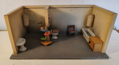 klein Puppenstube Puppenhaus Badezimmer Bad Badewanne Dusche Blumenständer 1954