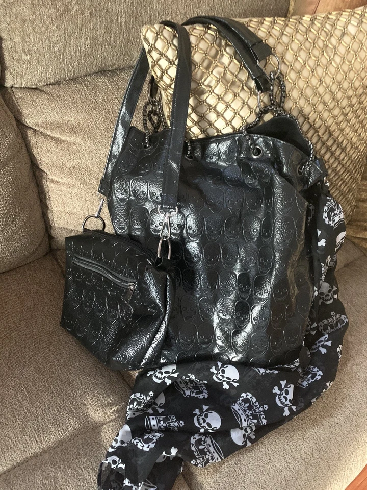 Conjunto de 3 bufandas y mini bolso hobo de hombro de cuero PU con estampado de calaveras para mujer Foto 3 de 4