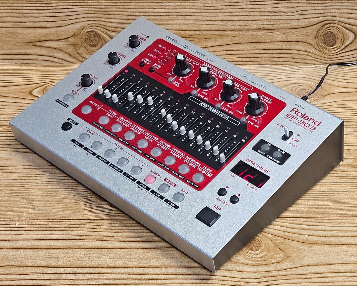 Roland EF-303 Vintage Groove Effects Machine w/ Virtual Roland EF-303 Vintage Groove Effects Machine w/ Virtual