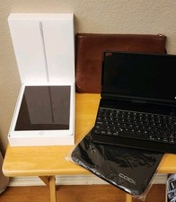 iPad Air Pro 9.7 128GB W/ Bag Codi Bluetooth Keyboard Case And Other Accs.