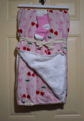 Jessica Simpson Pink Red Cherry Hearts Plush Throw 50 x 70 w/Cozy Socks New!