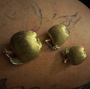 Gold Tone Apple Brooch Pin & Matching Clip-On Earrings Jewelry Set