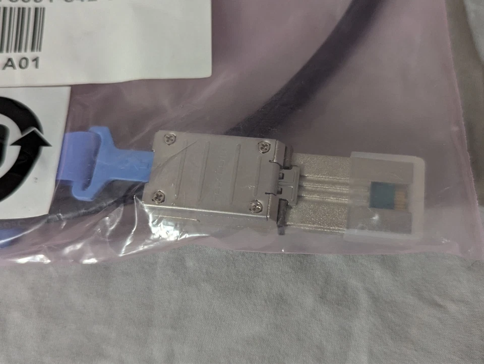 Dell – 0W508F – 0.6M SFF-8088 to SFF-8088 SAS Cable – PowerVault MD1200 - Image 3 of 4