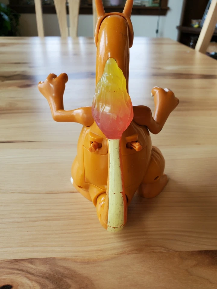 Figura de juguete Hasbro Pokemon Charizard 2004 efectos de luz y sonido 7" bien usada Foto 4 de 4