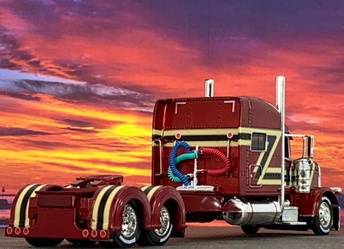 1/64 DCP BURGUNDY/GOLD PETERBILT 389 W/ 70" MID ROOF SLEEPER - Picture 2 of 5