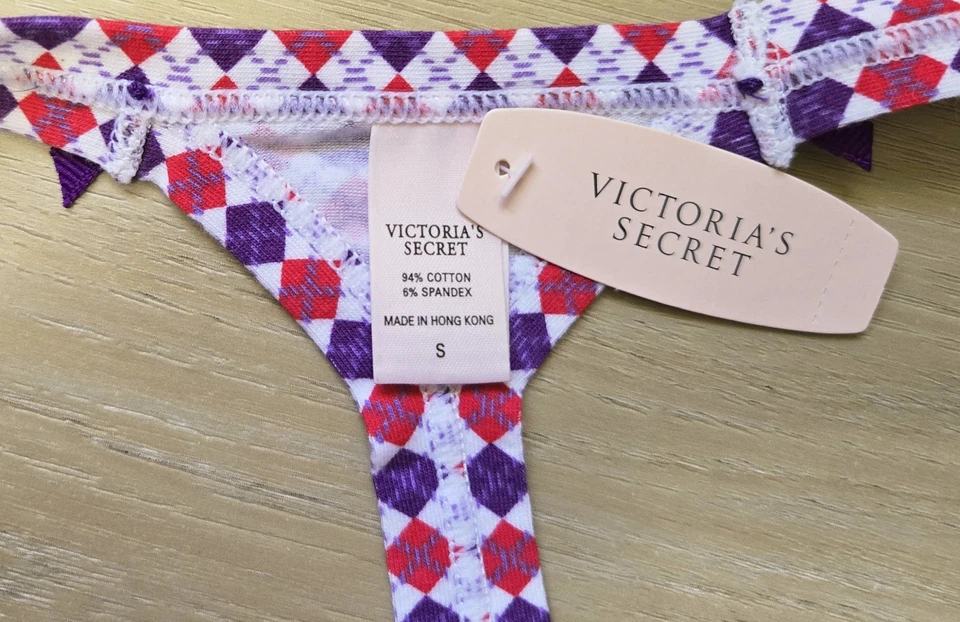 Calcinha Tanga Arcos Vintage Victoria's Secret Multi Argyle Mistura de Algodão Novo com etiquetas P - Imagem 3 de 3